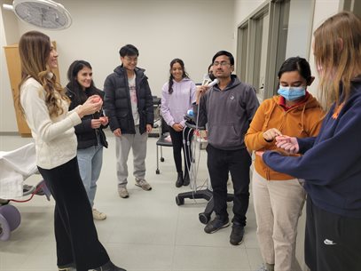 Dr. Coiado and MEng students during the BIOE 571 session, where students work together to understand health care problems while developing their communication and leadership skills.