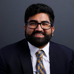 <em>Anant Naik, Carle Illinois College of Medicine 2023 class</em>” width=”285″/><figcaption><em>Anant Naik, Carle Illinois College of Medicine 2023 class</em></figcaption></figure>
<p>Anant Naik loves challenges. That’s good. This summer, the Carl Illinois School of Medicine graduate of 2023 will embark on one of medicine’s most difficult paths for him. <a>seven years</a> Neurosurgery residency. He returns to the familiar environment of the medical center of his alma mater, the University of Minnesota, with a new vision of research-based innovation leading to groundbreaking new treatments. His sights are on one very important goal. It’s about using engineering and technology to improve care for patients with life-threatening neurological disorders.</p>
<p>Naik came to CI MED as a member of the new university’s first class. He is now the first graduate to specialize in neurosurgery, a scientifically, physically and emotionally demanding field.  “During the sub-internship, my gauge was can I handle the pressure,” Naik said.  “I just fell in love with the field and once I knew neurosurgery was the field for me, I gave my heart and soul to it.”</p>
<p>Naik has pursued his passion for neurosurgery and innovation with relentless determination. His clinical experience and immersion in research have set him up for a residency match that will make him one of the most competitive medical specialties. He became heavily involved in his Carle Neuroscience Institute, published numerous research papers, and had the help of mentors like Dr.  Carle Health’s Wael Mostafa and Paul Arnold gained advanced experience that most medical students never have the opportunity to work with, including research with the 7Tesla MRI. Recognizing that large-scale research is needed to underpin innovation in the field of neurosurgery, Naik took up the challenge and devoted another year to medical school with an emphasis on research. While carving out his own path, Naik became the leader of his CI MED students interested in neurosurgical research. Five years after the university accepted its first students, CI MED is now strong and thriving. <a rel=