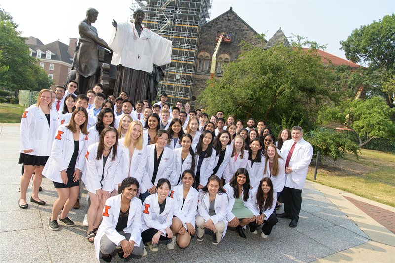 &lt;em&gt;The CI MED Class of 2027 with Dean Cohen in the shadow of Alma Mater.&lt;/em&gt;
