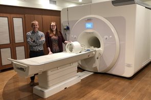 Mark Whiting and Kiersten Garcia with the 7Tesla MRI.
